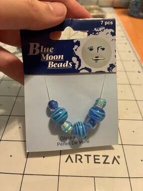 Blue Moon Beads Glass Ribbon Sapphire Beads 7-Piece Set